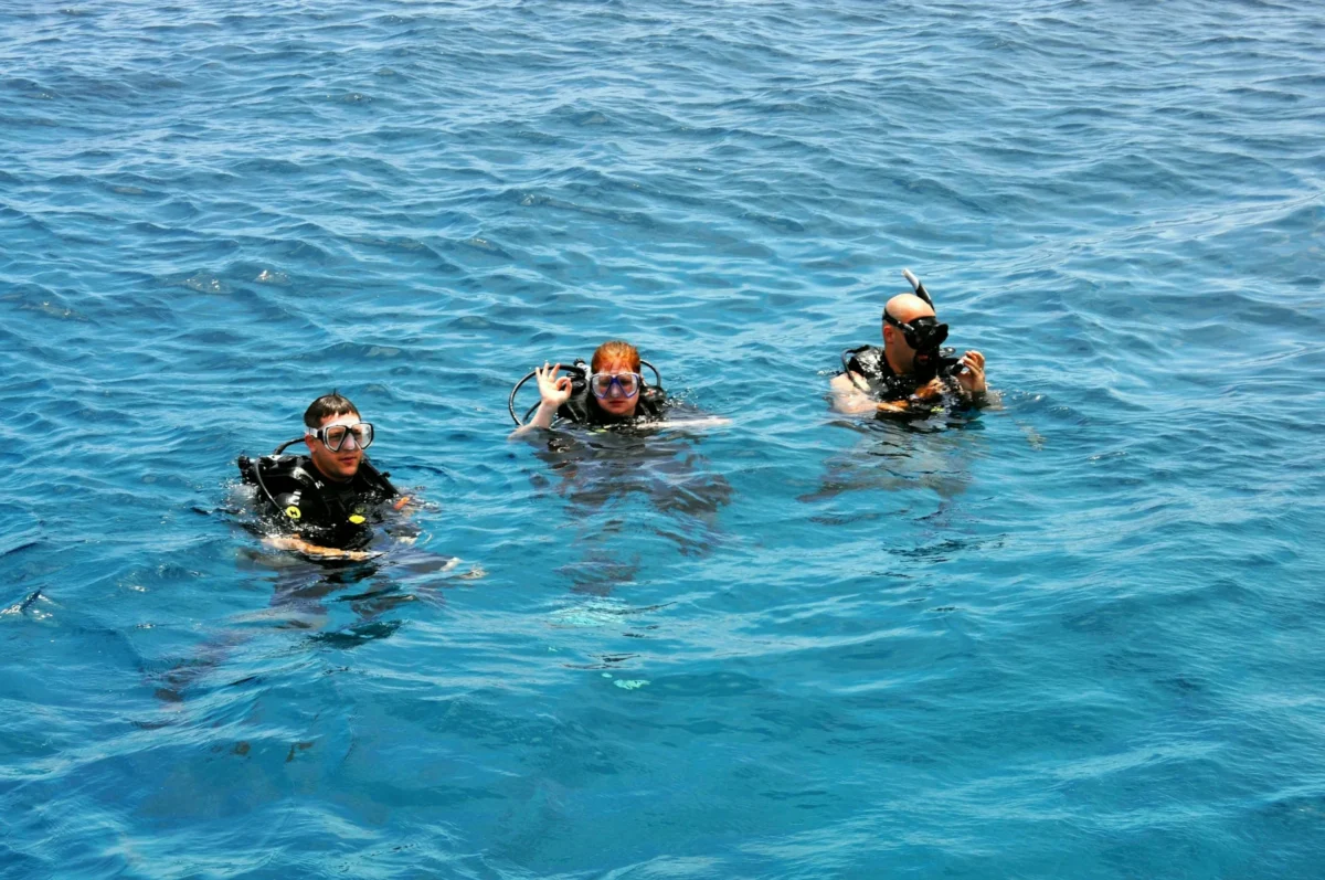 Beginner scuba divers floating on the surface during Red Sea training dive